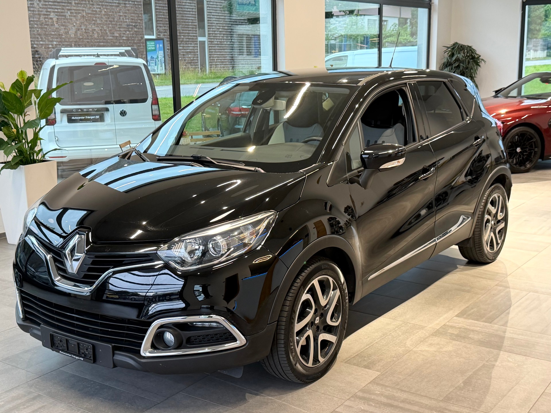 RENAULT Captur 1.2 T 16V Privilège EDC-image-0