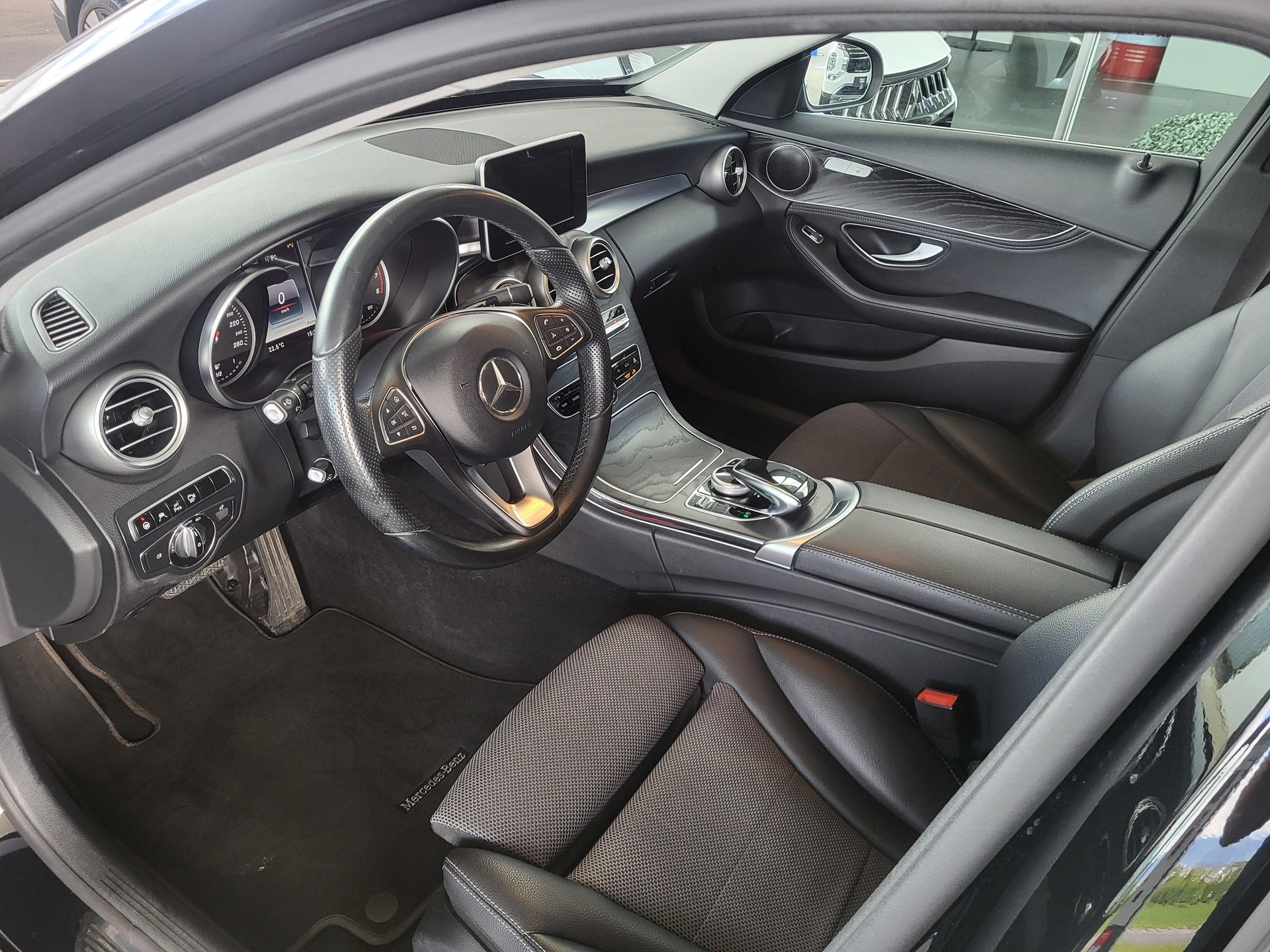 MERCEDES-BENZ C 200 Exclusive Kombi-image-7