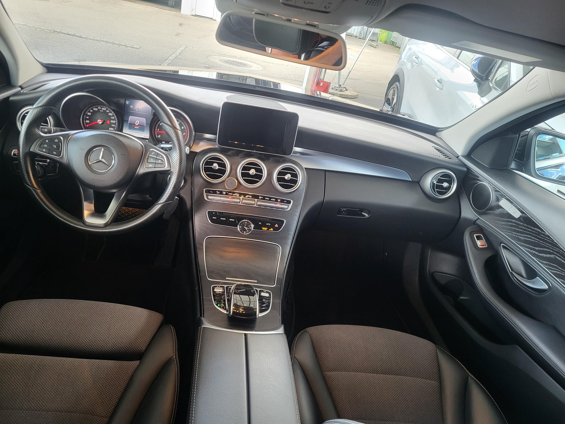 MERCEDES-BENZ C 200 Exclusive Kombi-image-6