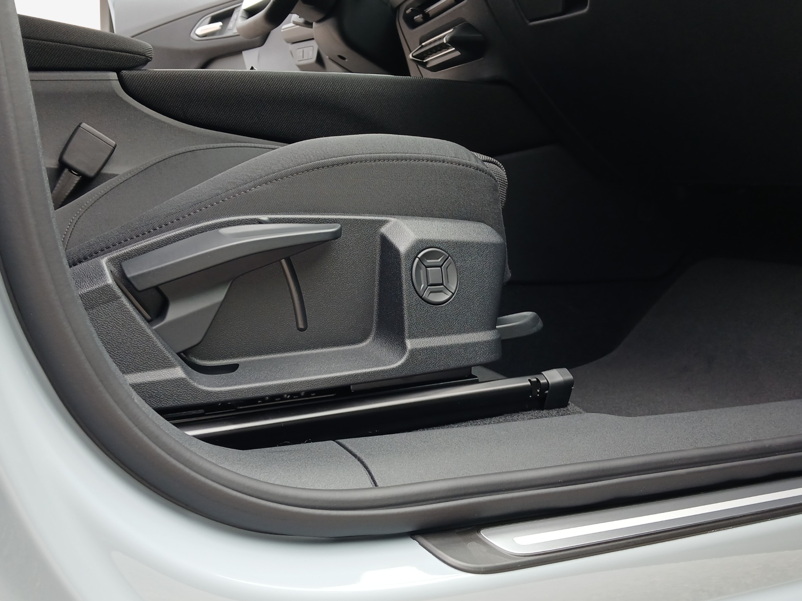 AUDI Q3 SUV 110 kW TFSI S tronic-image-14