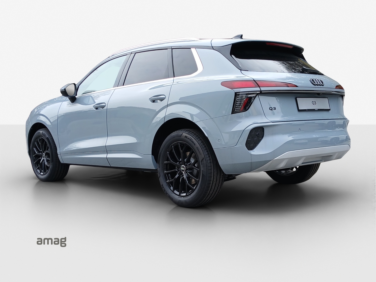 AUDI Q3 SUV 110 kW TFSI S tronic-image-2