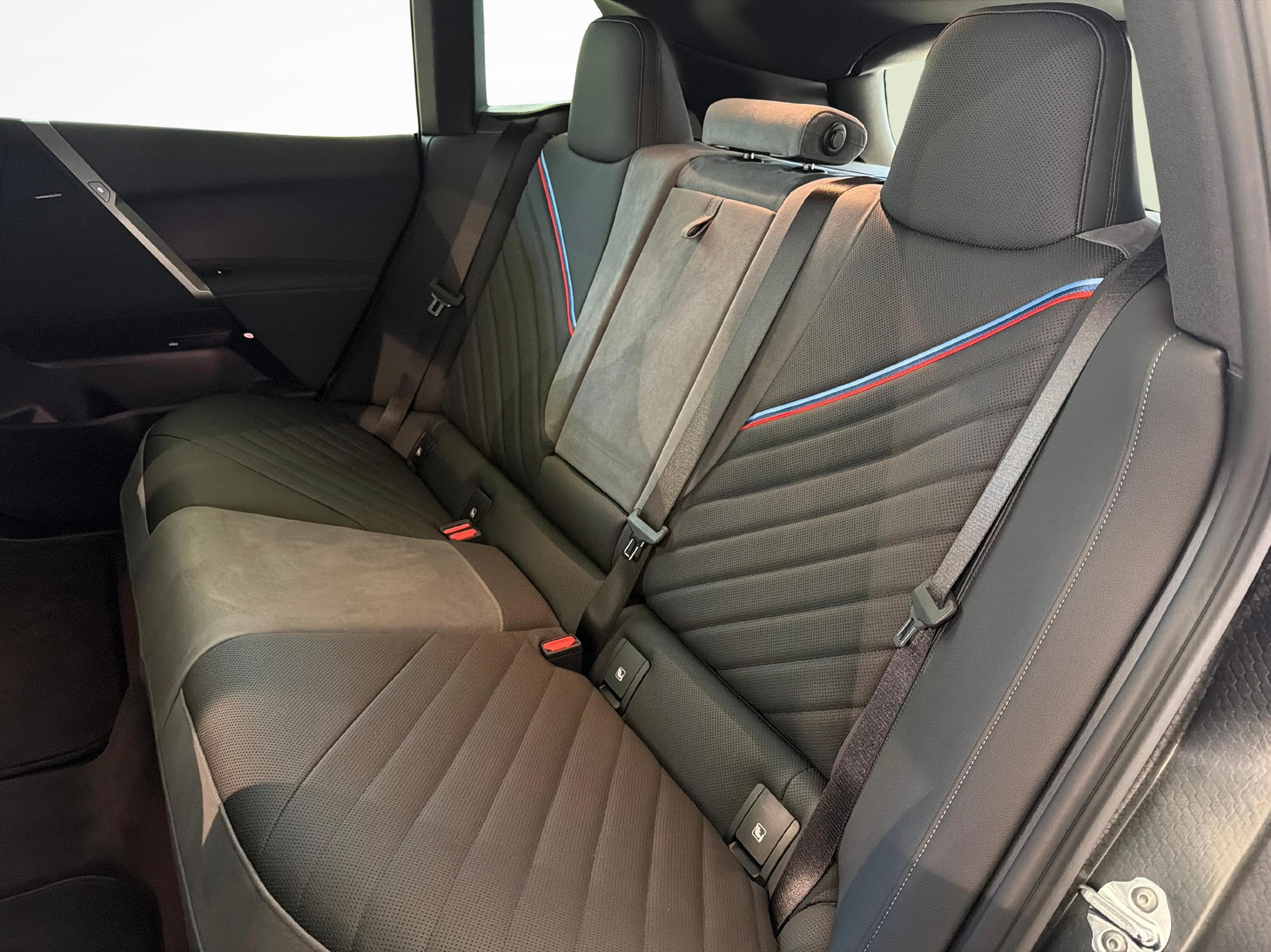 BMW iX xDrive60-image-21