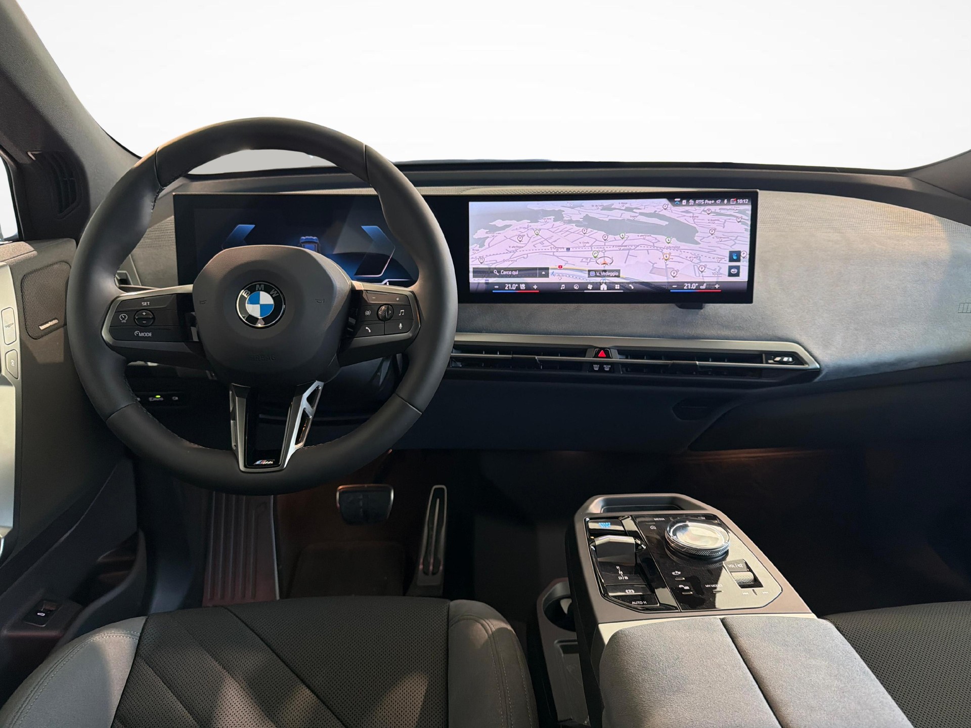 BMW iX xDrive60-image-11