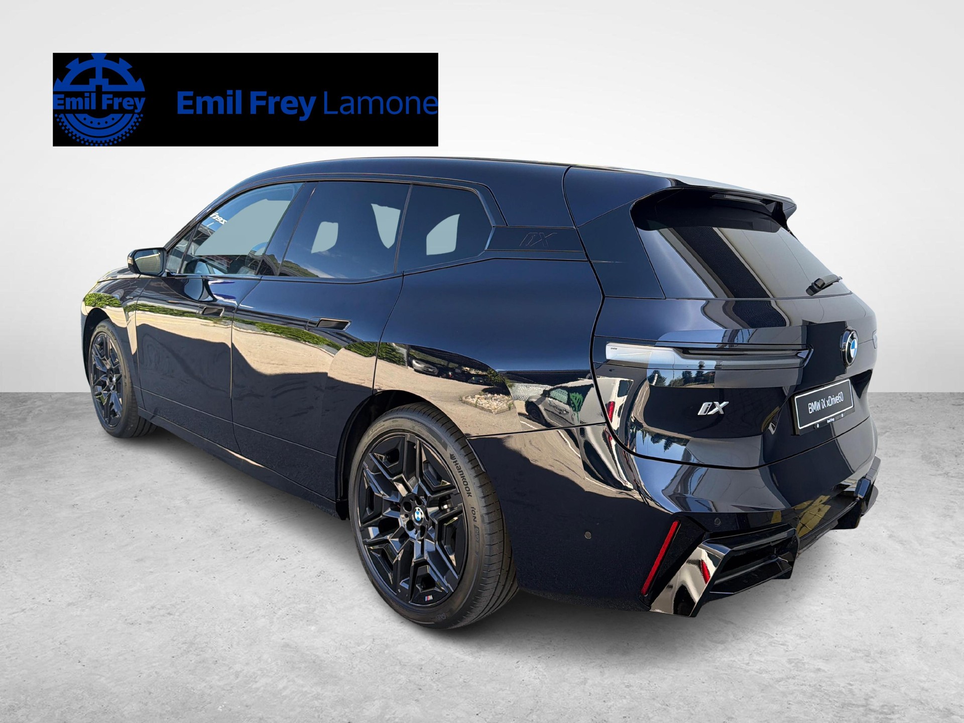 BMW iX xDrive60-showroom-element-2