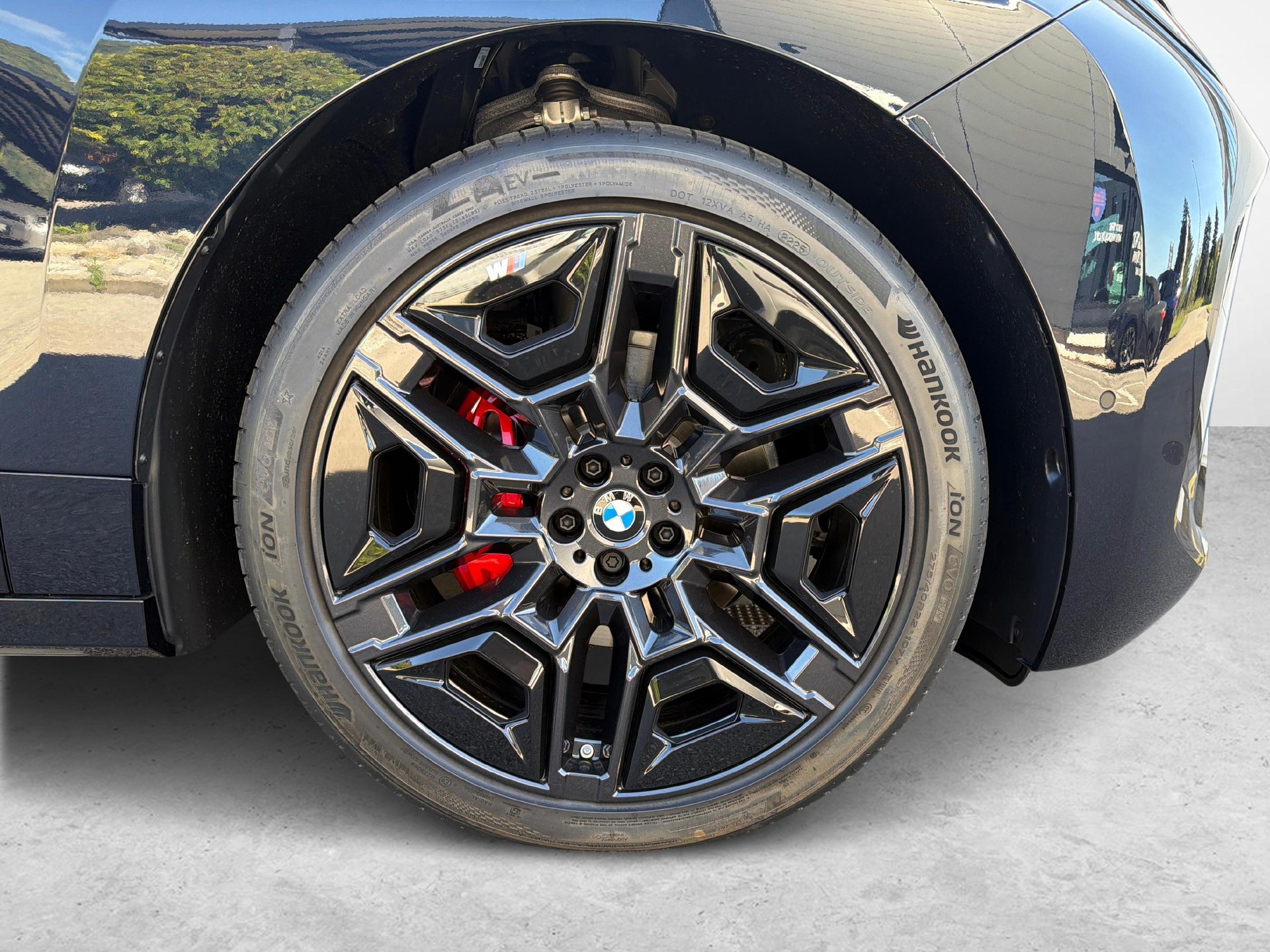 BMW iX xDrive60-image-8