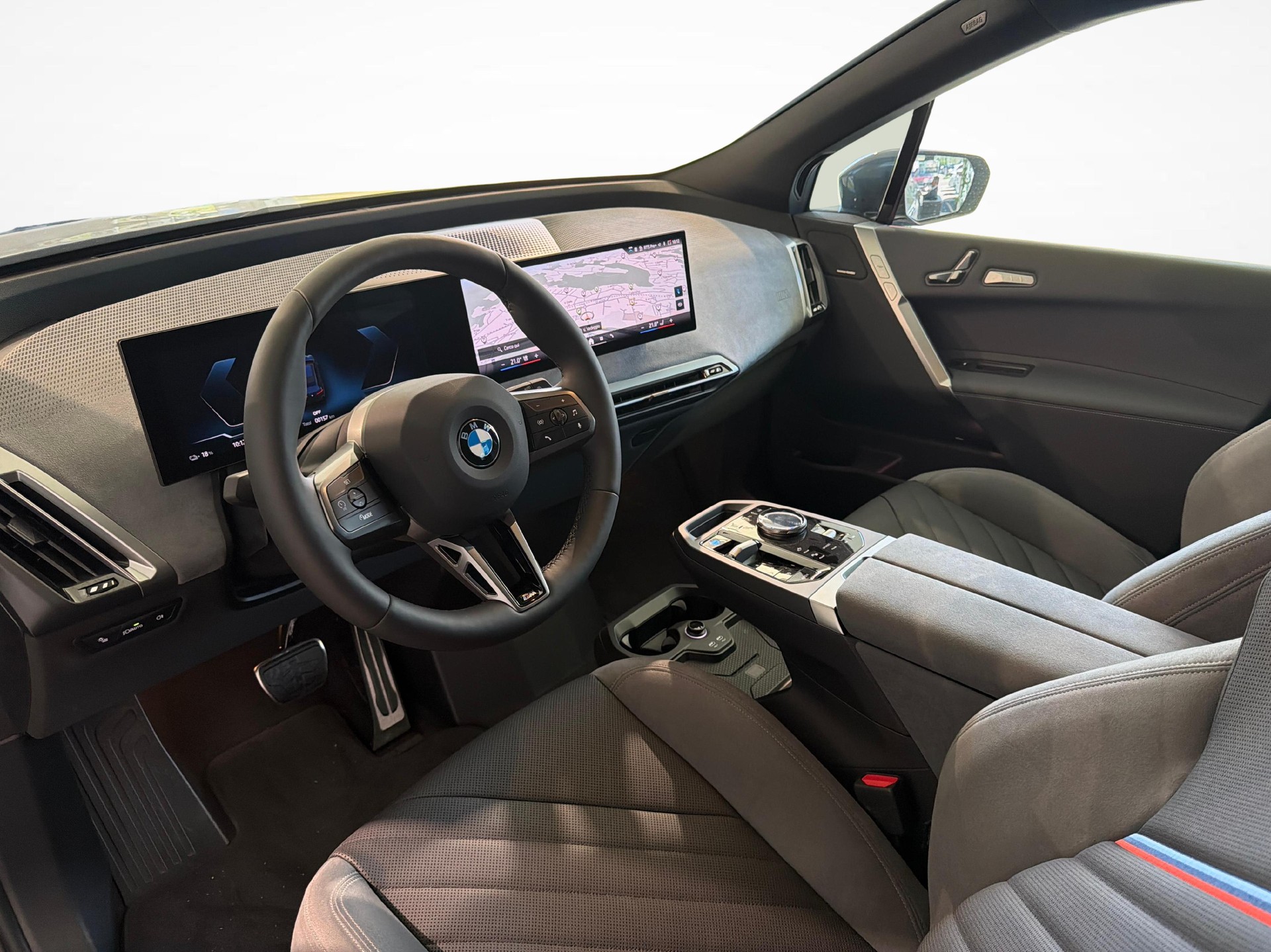 BMW iX xDrive60-image-10