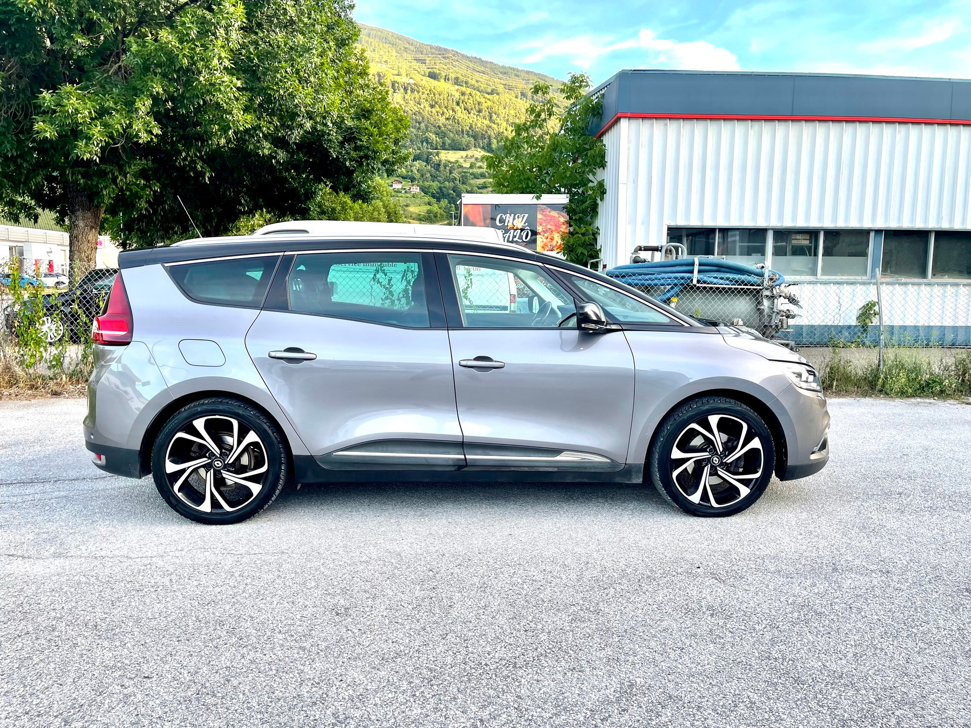 RENAULT Grand Scénic 1.6 dCi Bose EDC-image-11