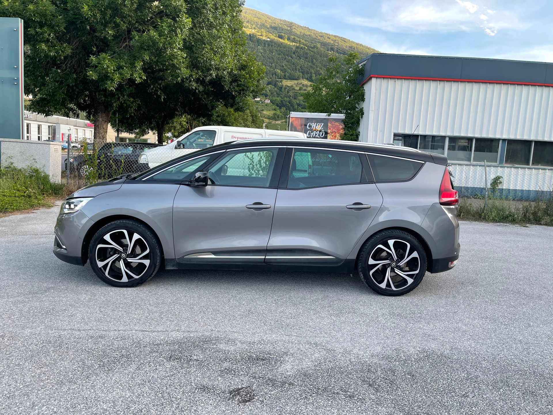 RENAULT Grand Scénic 1.6 dCi Bose EDC-image-6