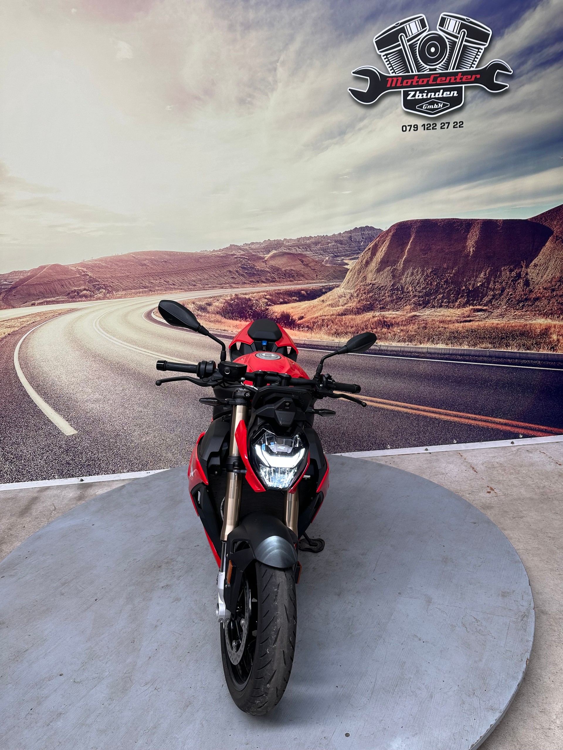 BMW S 1000 R Leo Vince Auspuff-showroom-element-2