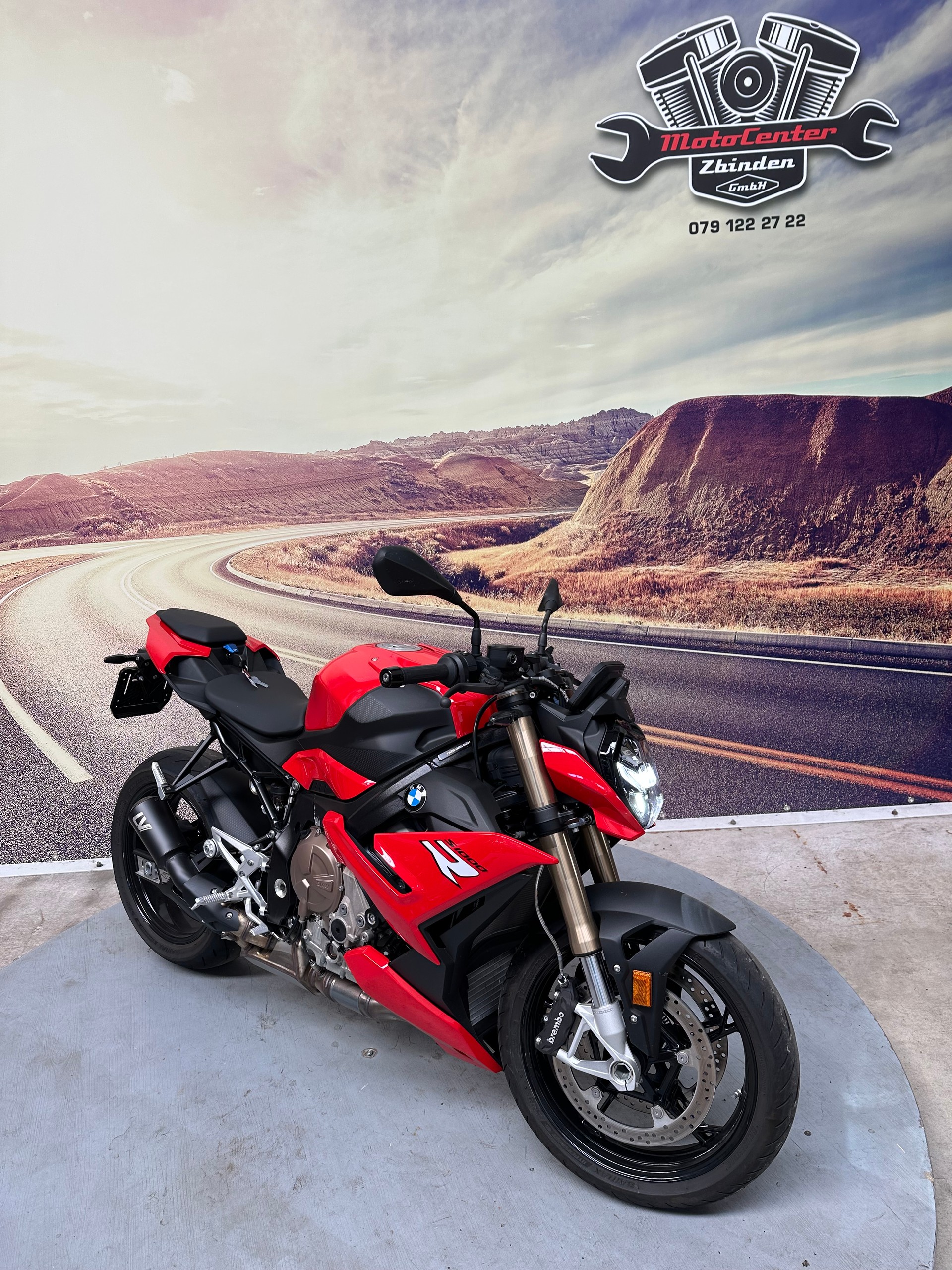 BMW S 1000 R Leo Vince Auspuff-showroom-element-1
