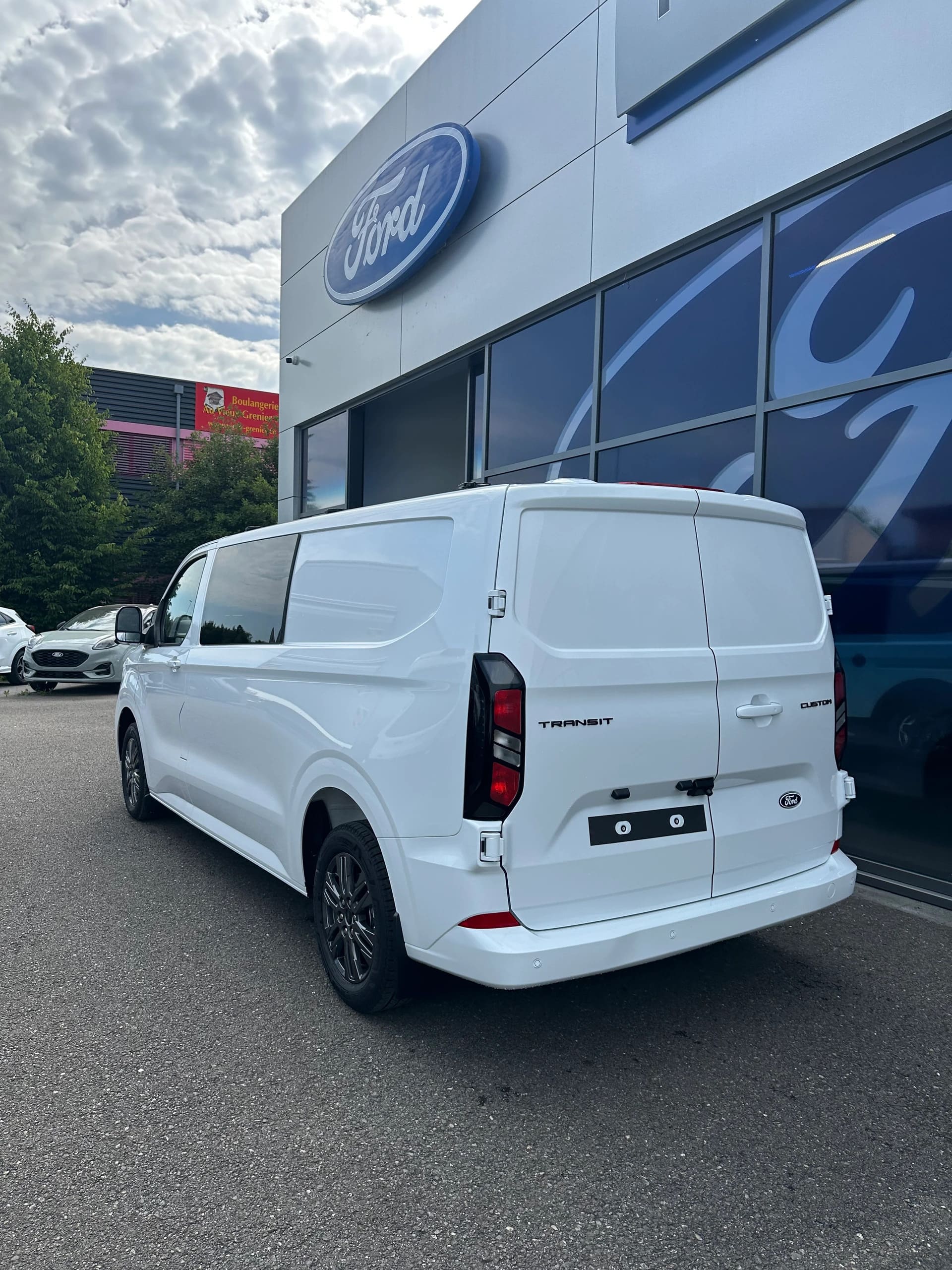 FORD Transit Custom Van 320 L2 2.0 Ltd./170CV/Aut.-image-3