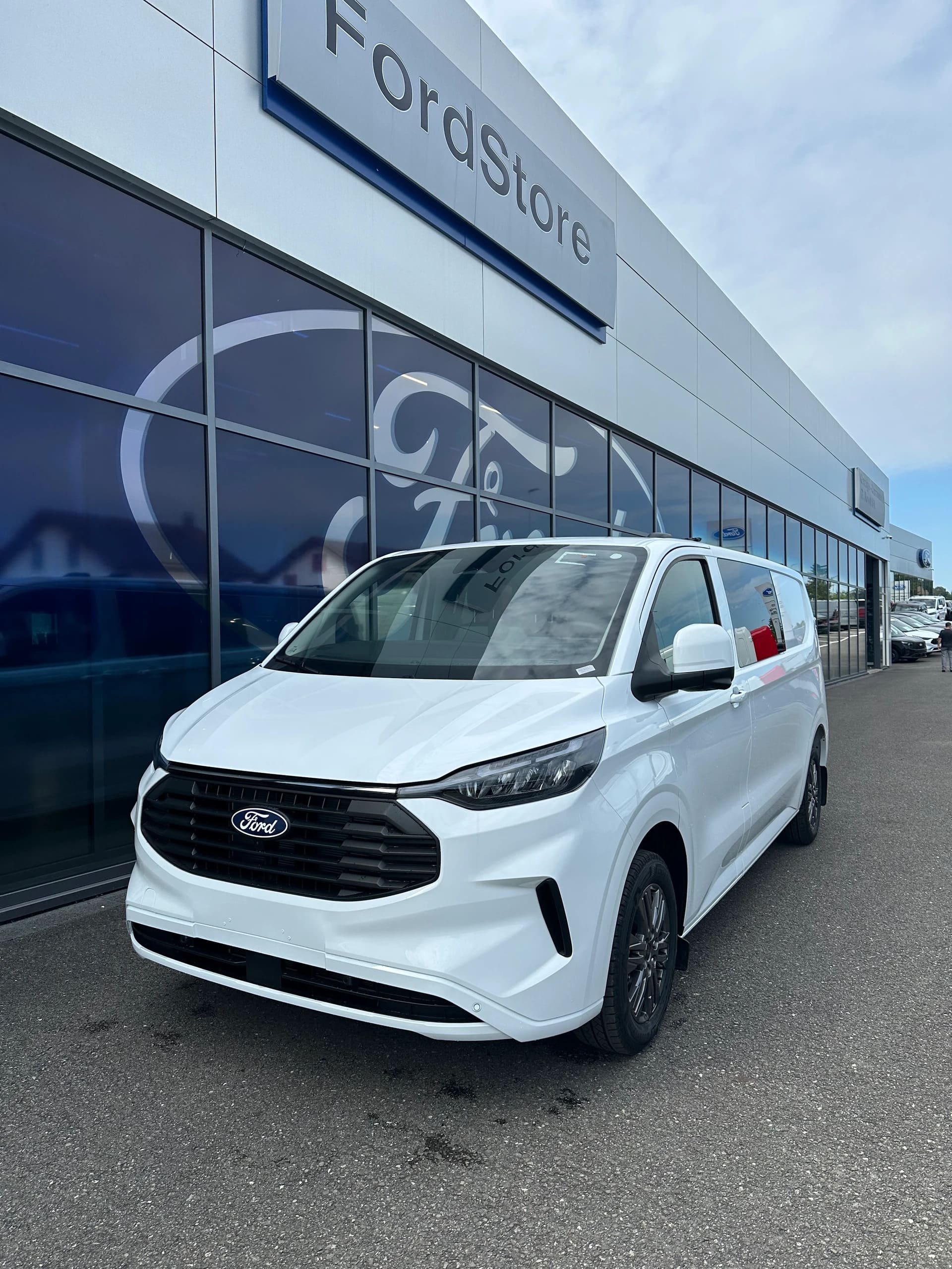 FORD Transit Custom Van 320 L2 2.0 Ltd./170CV/Aut.-image-1