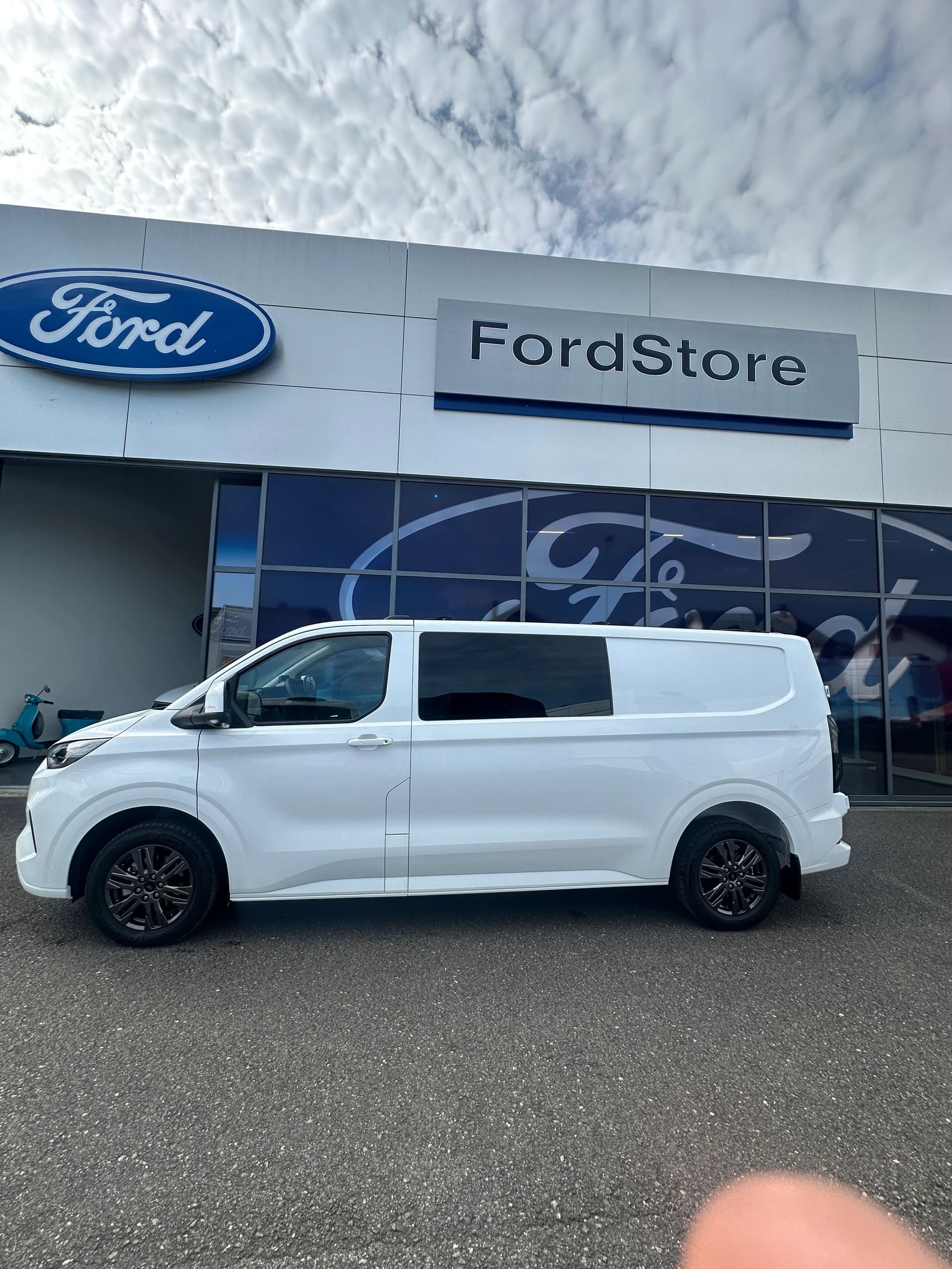 FORD Transit Custom Van 320 L2 2.0 Ltd./170CV/Aut.-image-2