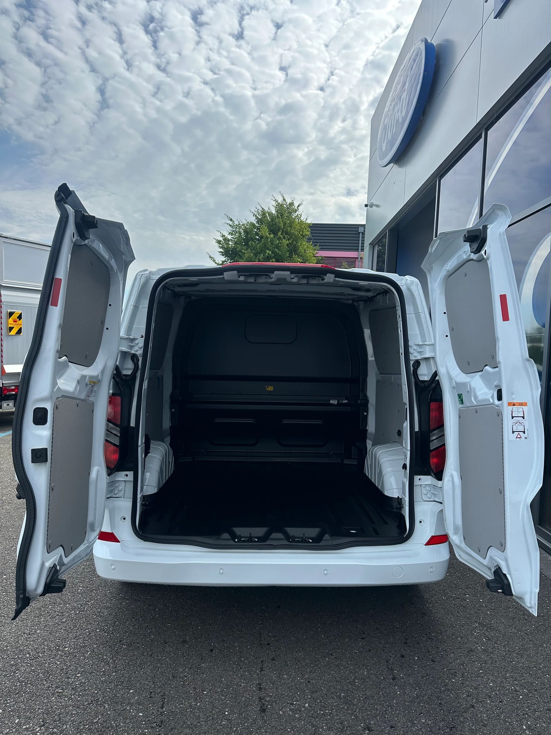 FORD Transit Custom Van 320 L2 2.0 Ltd./170CV/Aut.-image-5