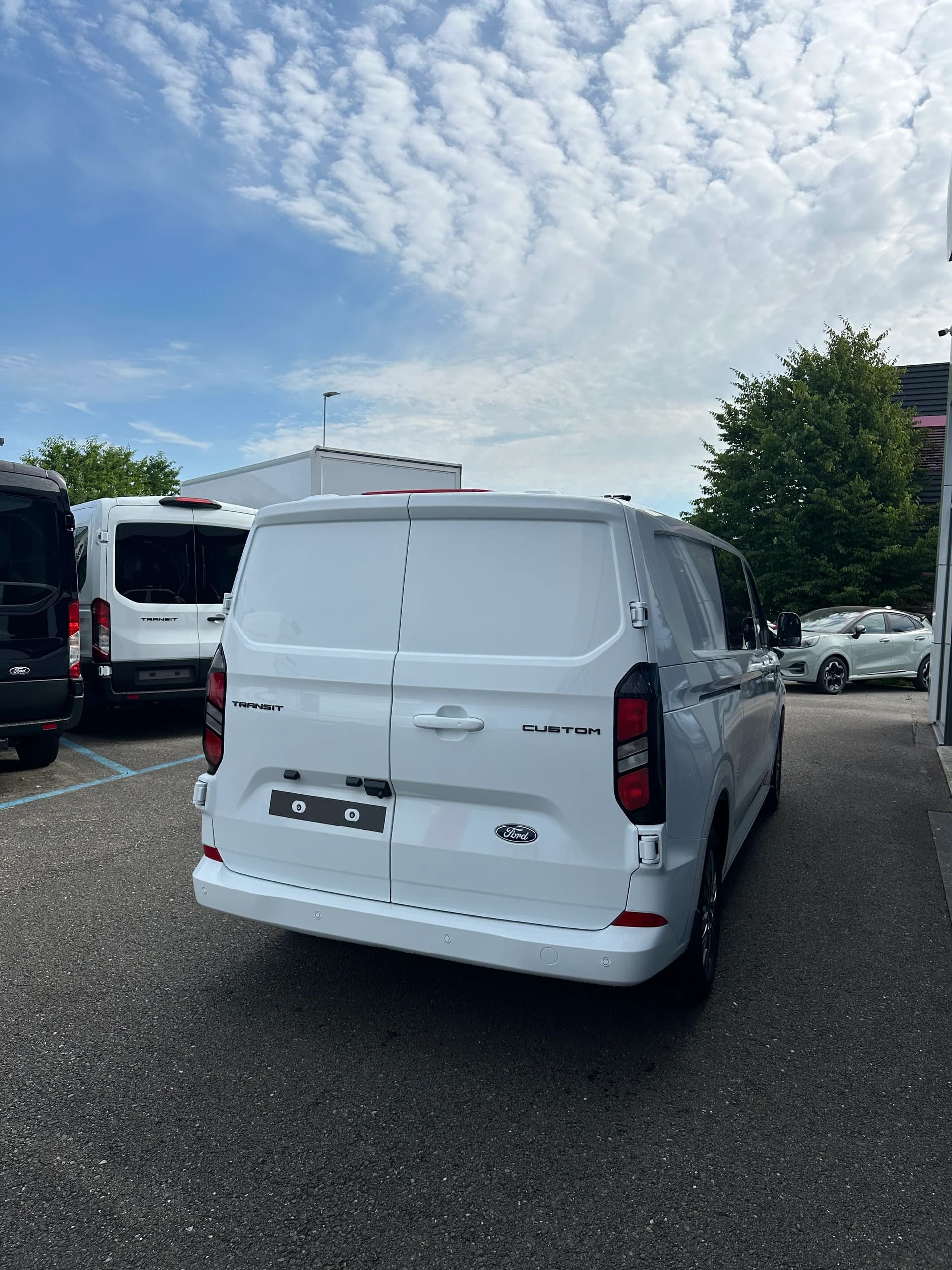 FORD Transit Custom Van 320 L2 2.0 Ltd./170CV/Aut.-image-6