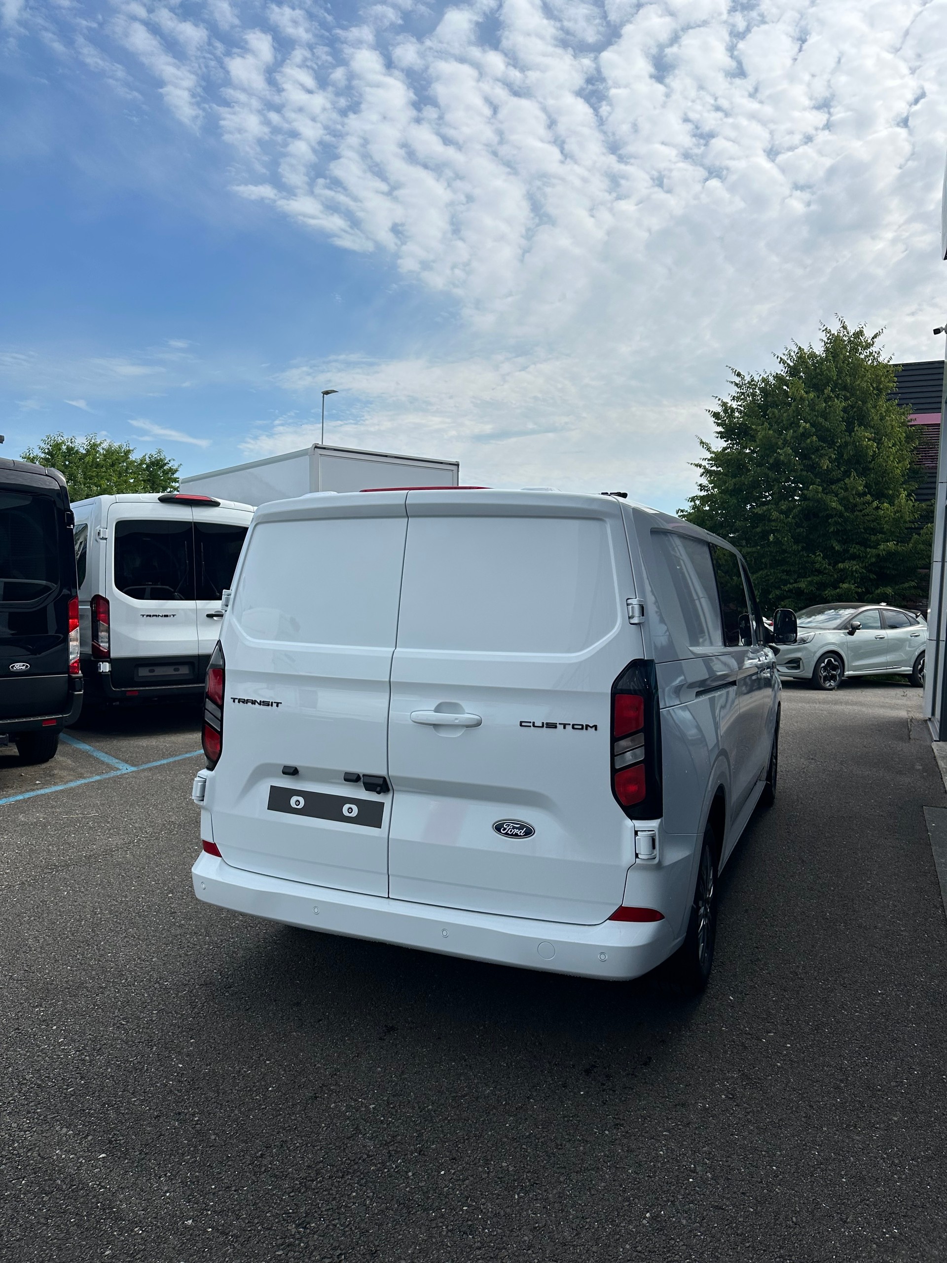 FORD Transit Custom Van 320 L2 2.0 Ltd./170CV/Aut.-image-6