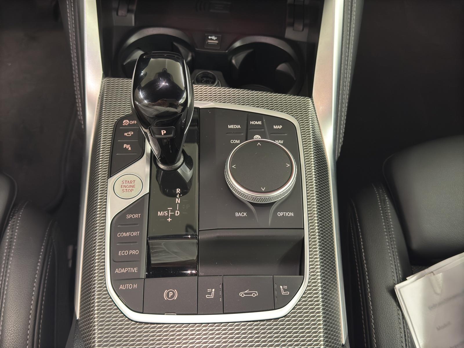 BMW M440i xDrive Cabrio-image-19