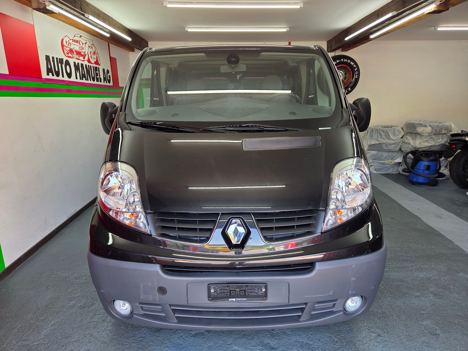 RENAULT Trafic 2.0 dCi Eco Passenger Authentique A-image-0