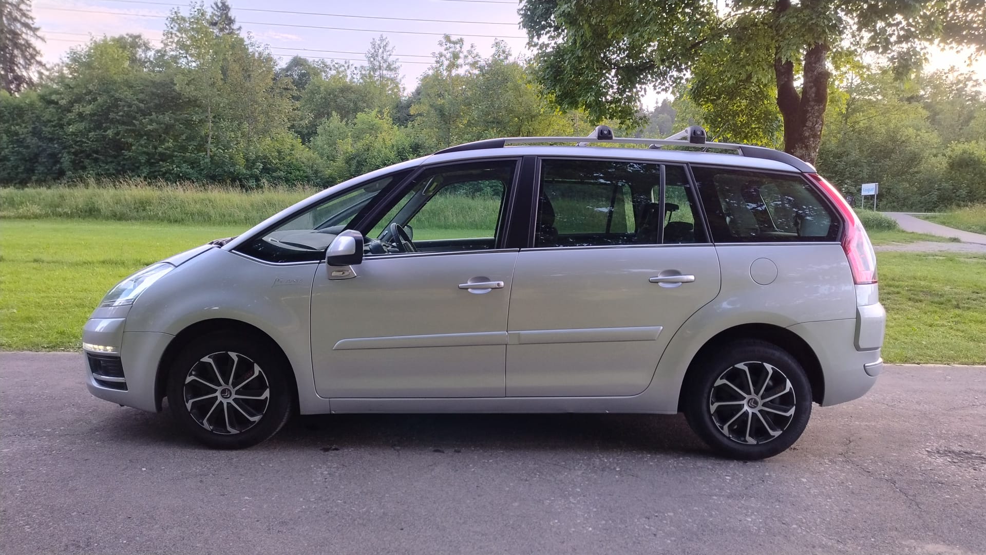 CITROEN C4 PICASSO 1.6i-image-8