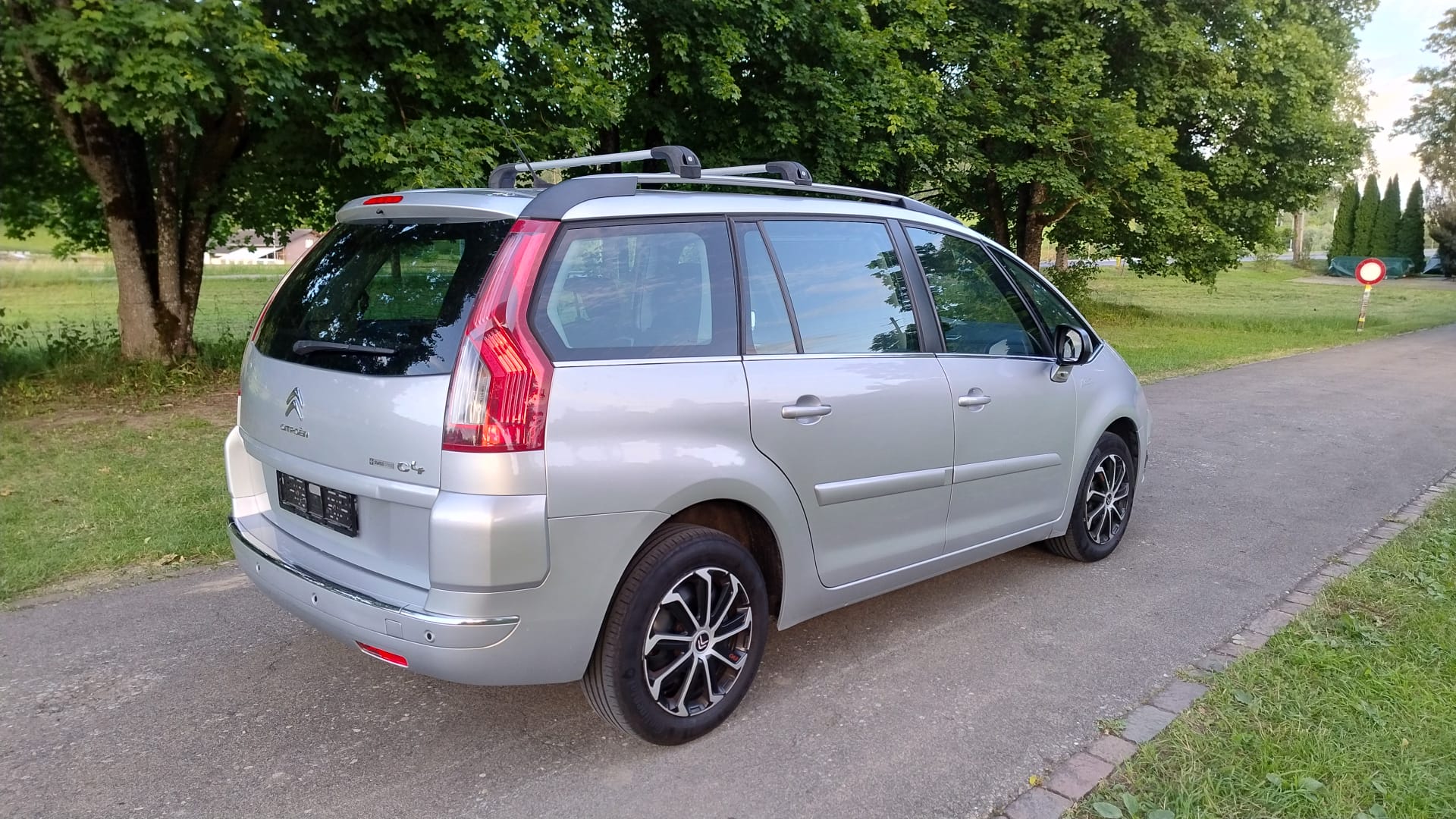 CITROEN C4 PICASSO 1.6i-image-2