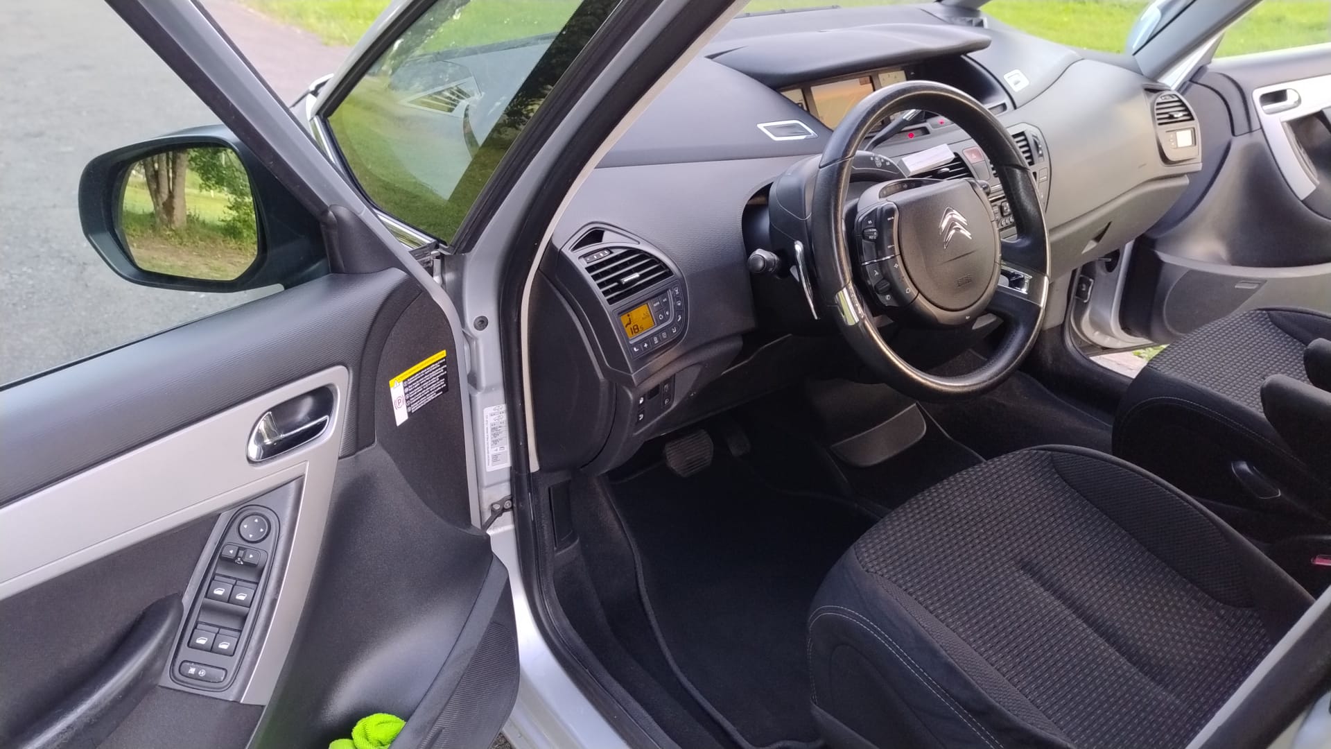 CITROEN C4 PICASSO 1.6i-image-6