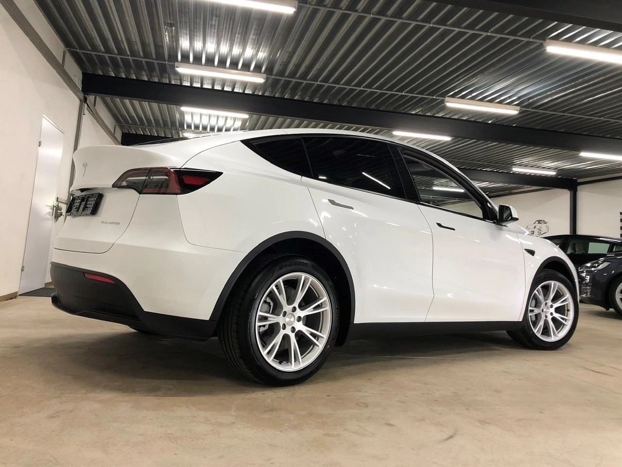 TESLA Model Y Long Range Allrad 514PS / Made in Berlin-image-4