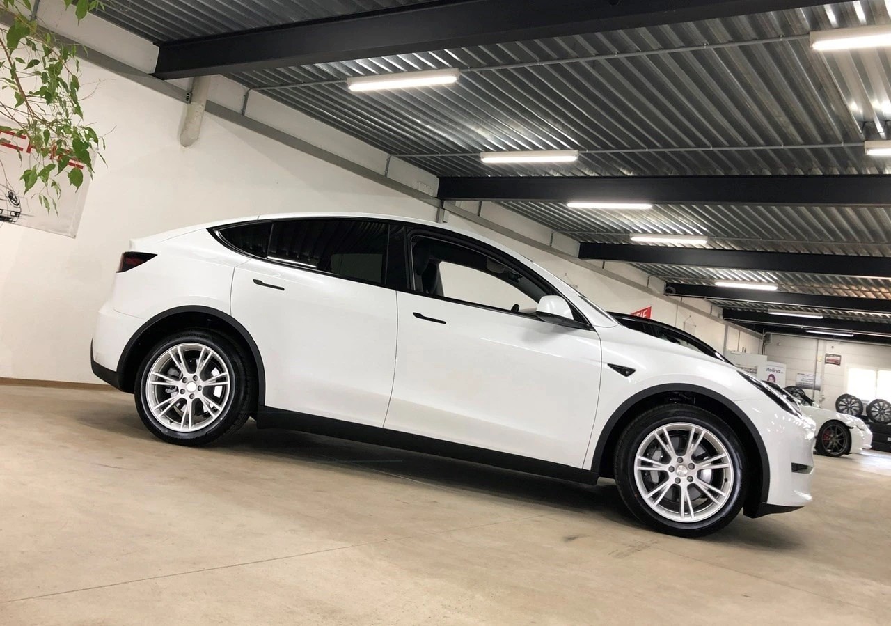 TESLA Model Y Long Range Allrad 514PS / Made in Berlin-image-3