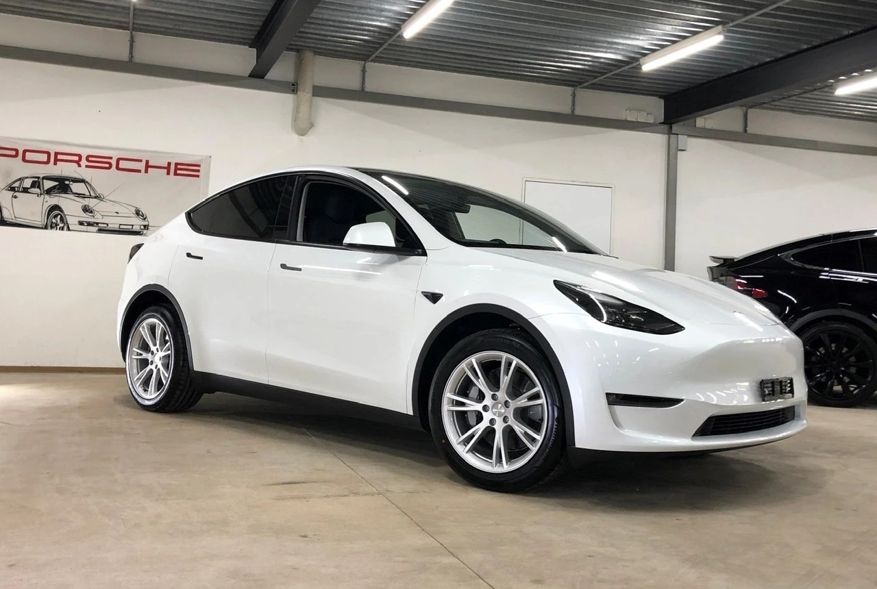 TESLA Model Y Long Range Allrad 514PS / Made in Berlin-image-2