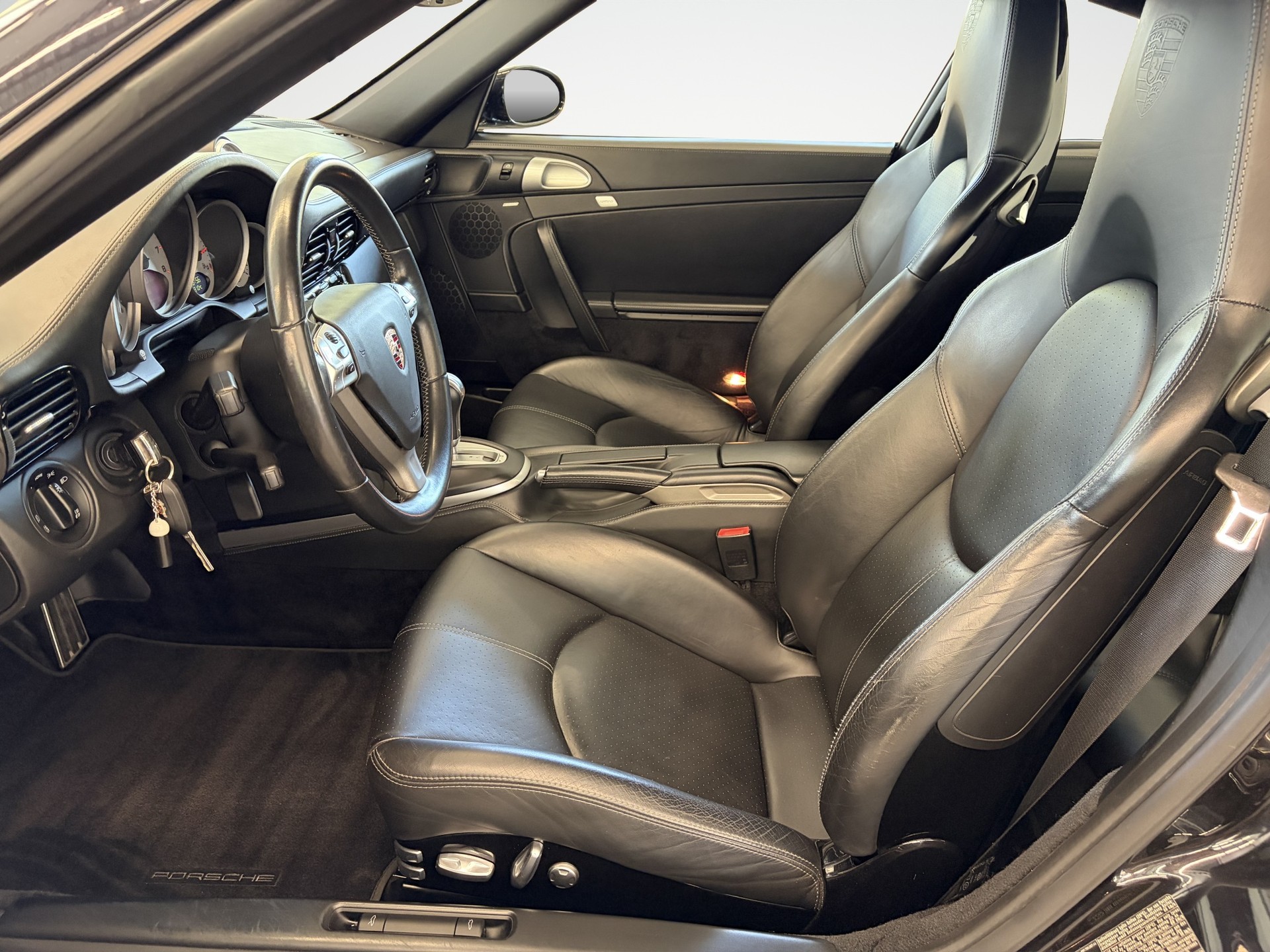 PORSCHE 911 Turbo-image-11