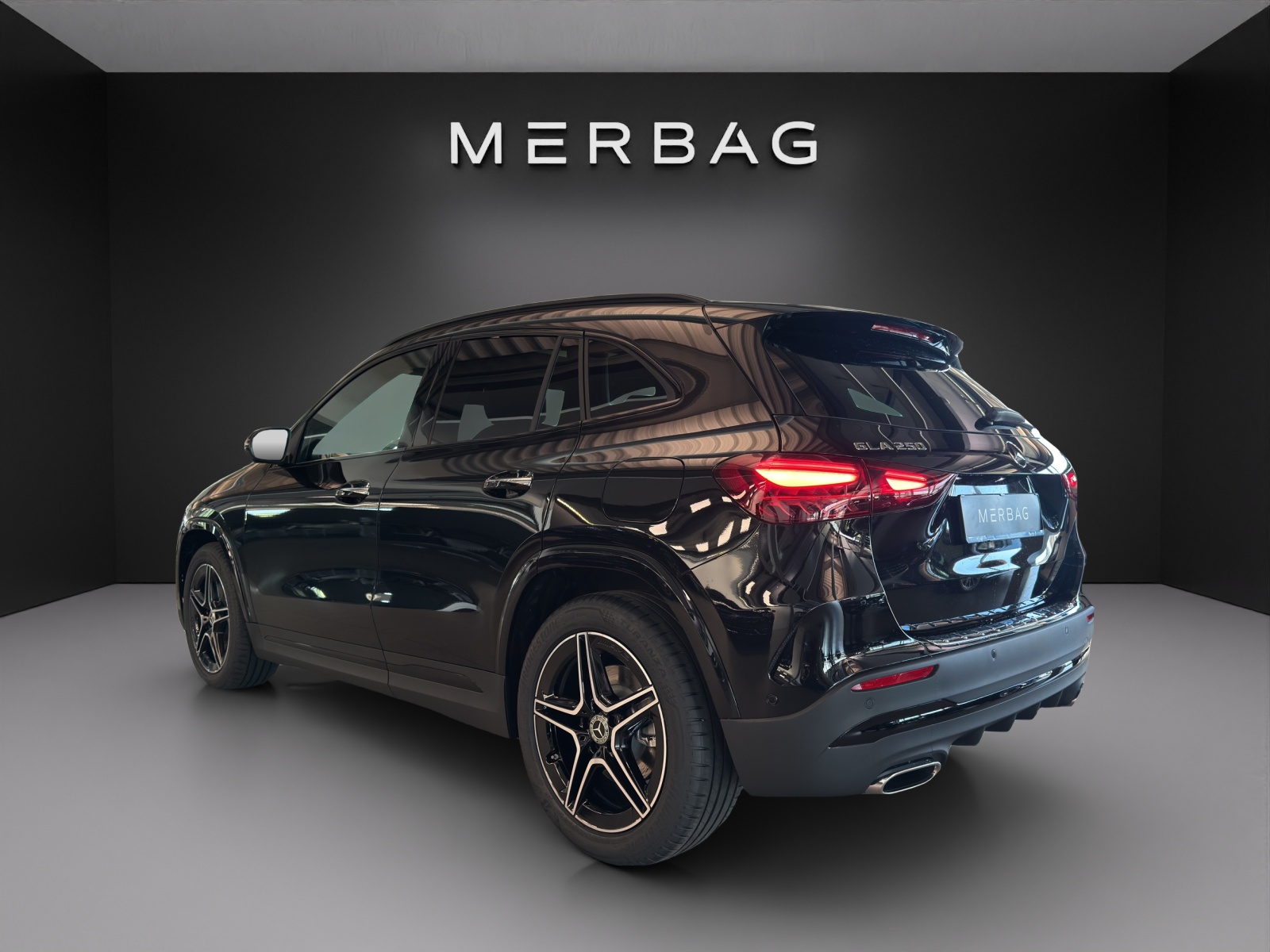 MERCEDES-BENZ GLA 250 4Matic Swiss Star-image-3