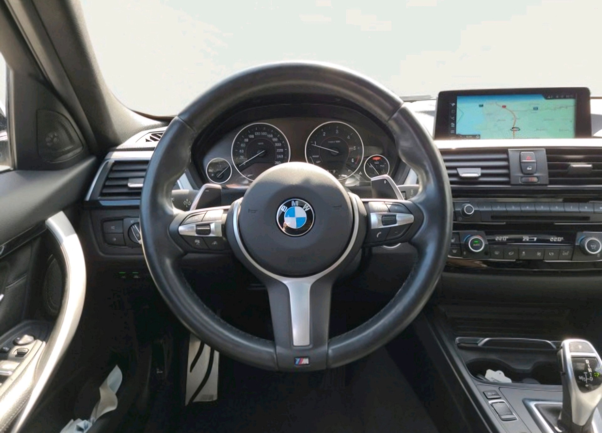 BMW 320d xDrive-image-4