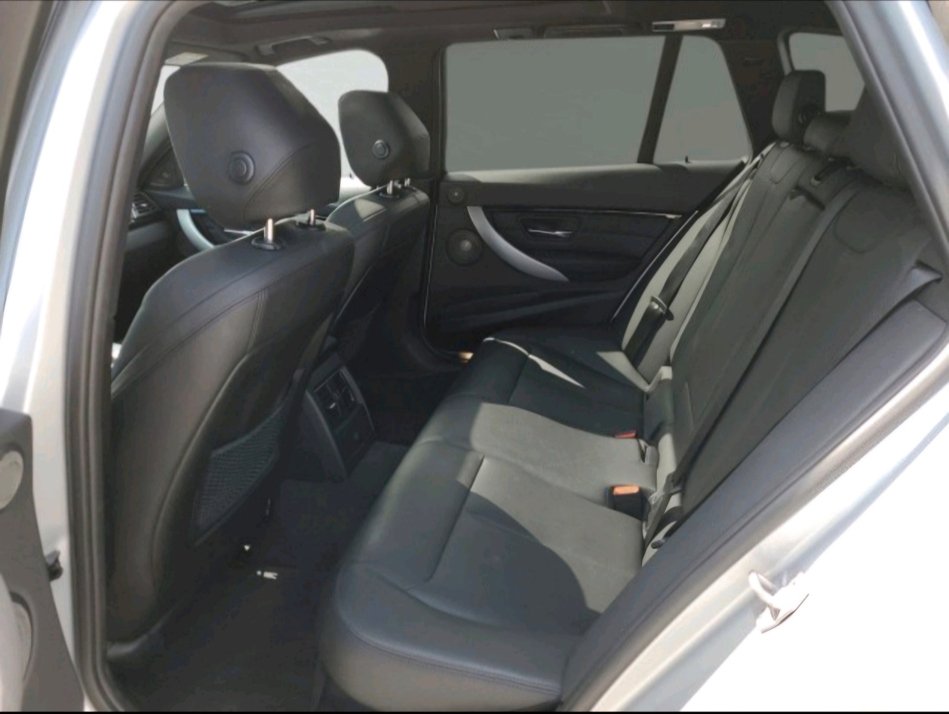 BMW 320d xDrive-image-5