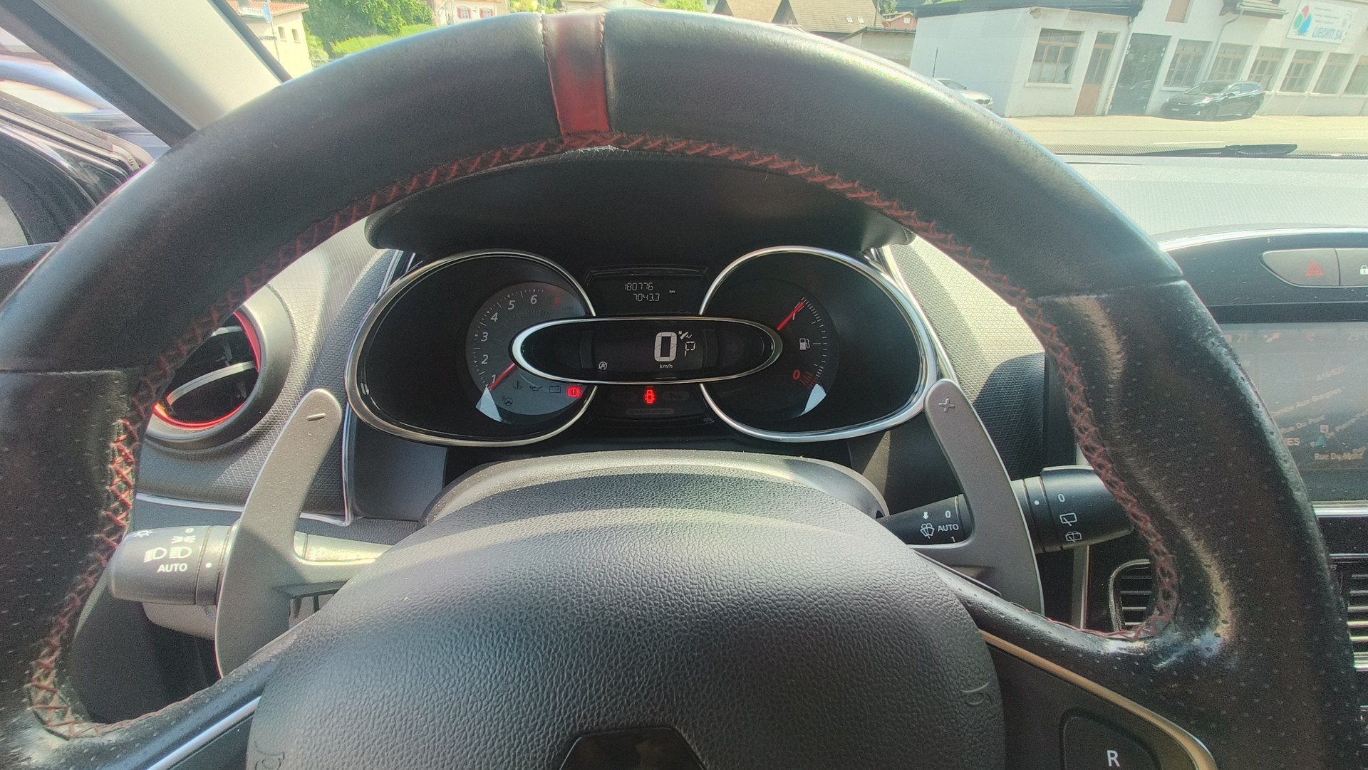 RENAULT Clio 1.6 T RS 220 Trophy EDC-image-12