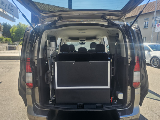 VW Caddy Max 1.5 TSI DSG mit Heckrollstuhlrampe-image-10