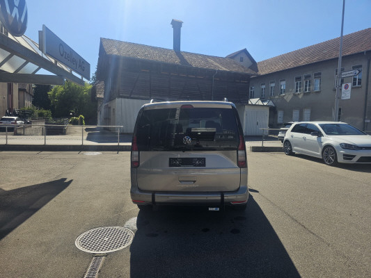 VW Caddy Max 1.5 TSI DSG mit Heckrollstuhlrampe-image-5