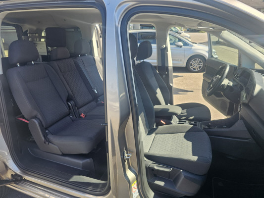 VW Caddy Max 1.5 TSI DSG mit Heckrollstuhlrampe-image-9