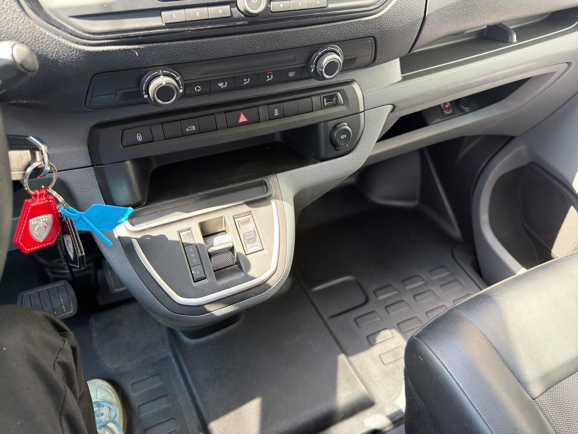 PEUGEOT Expert 50 KWh Pro standard-image-10