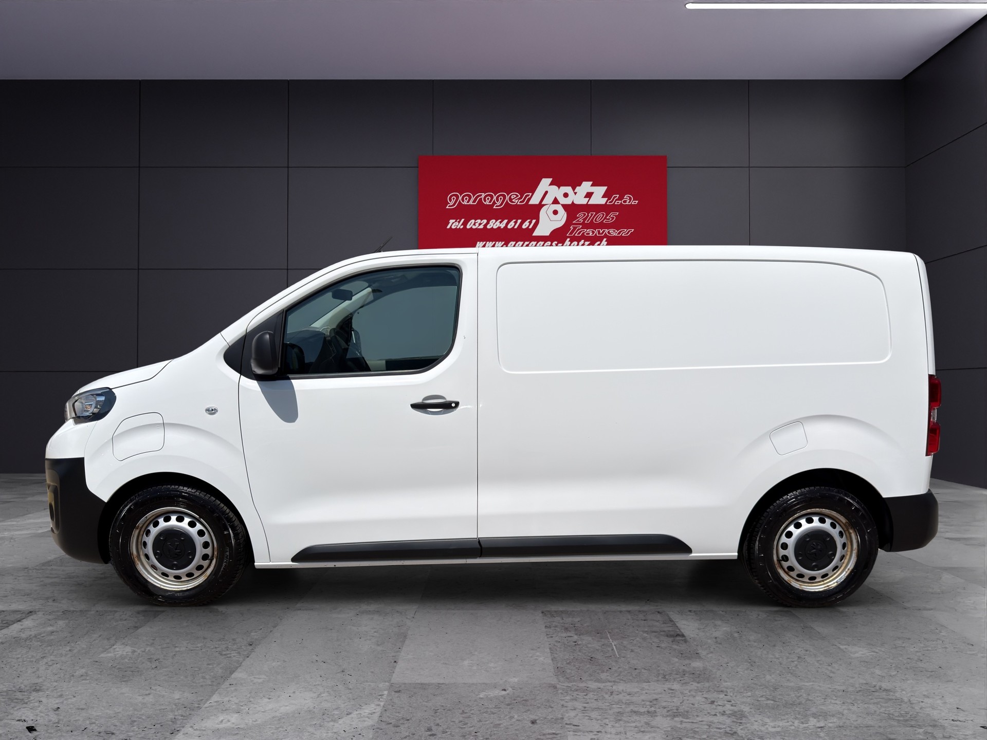 PEUGEOT Expert 50 KWh Pro standard-showroom-element-2
