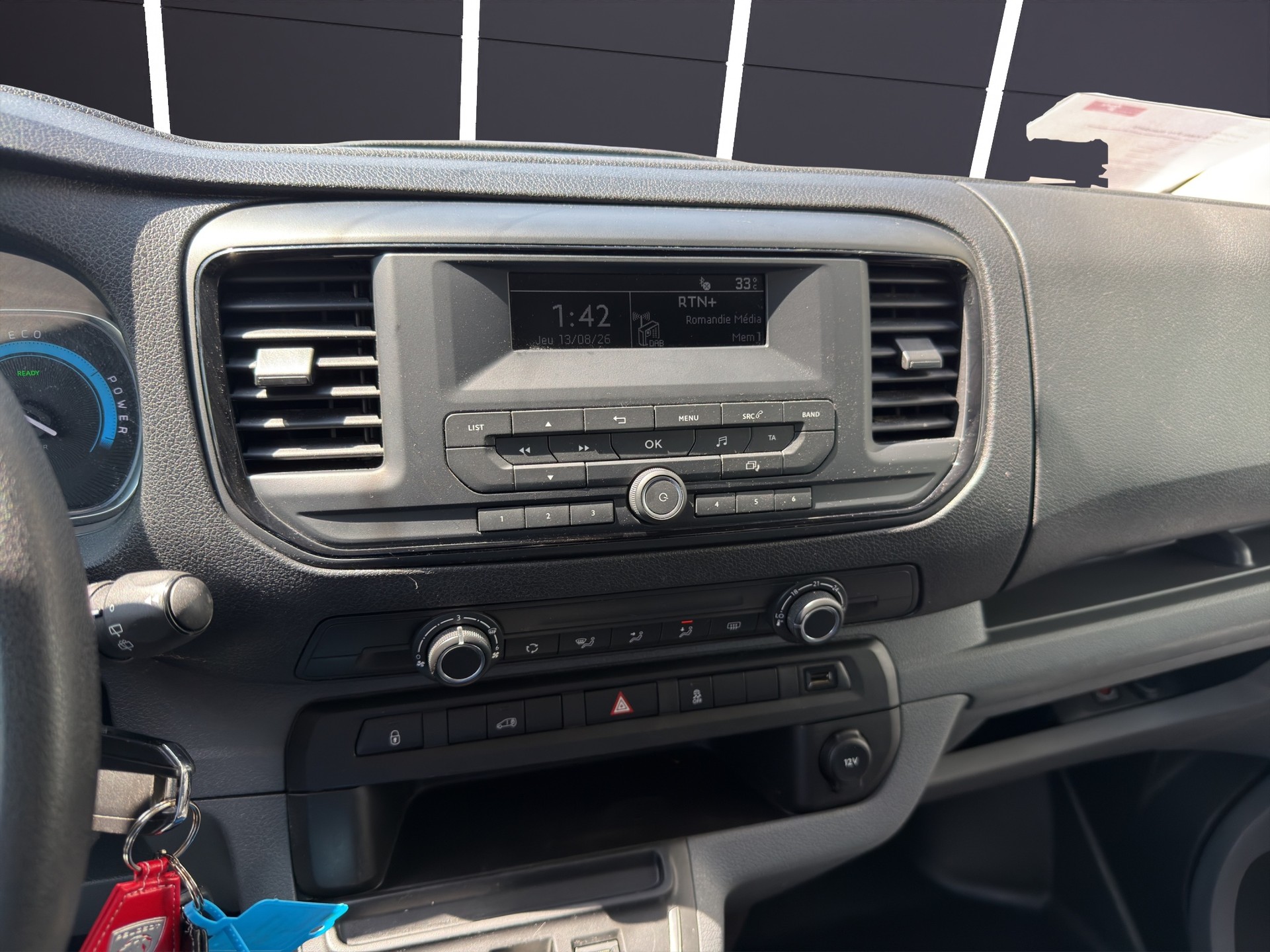 PEUGEOT Expert 50 KWh Pro standard-image-9