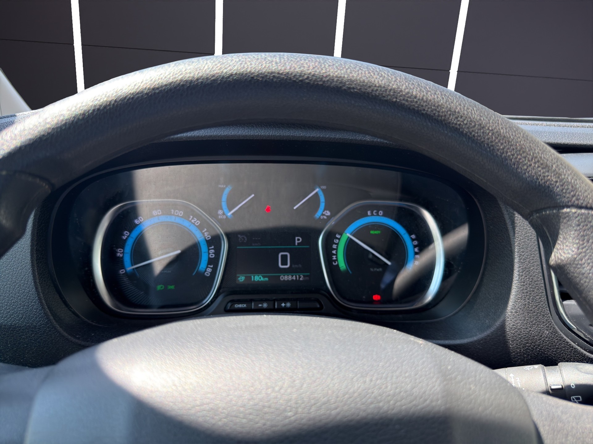 PEUGEOT Expert 50 KWh Pro standard-image-8