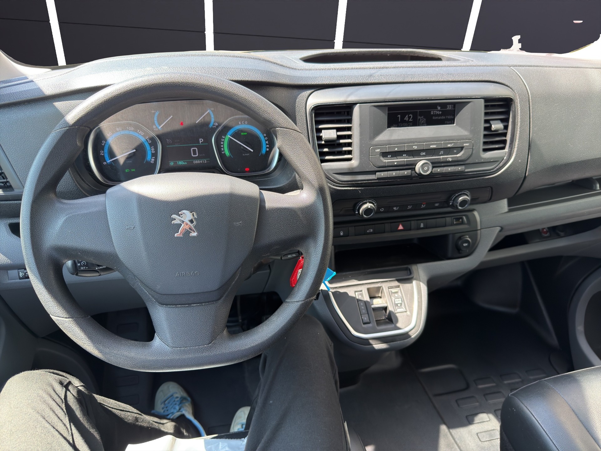 PEUGEOT Expert 50 KWh Pro standard-image-7