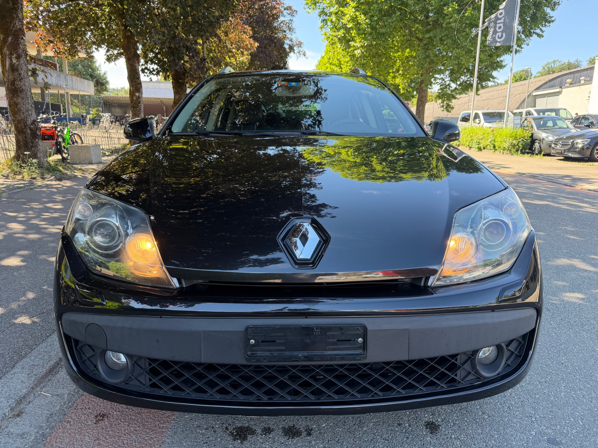 RENAULT Laguna Grandtour 2.0 16V T Dynamique Automatic-image-0