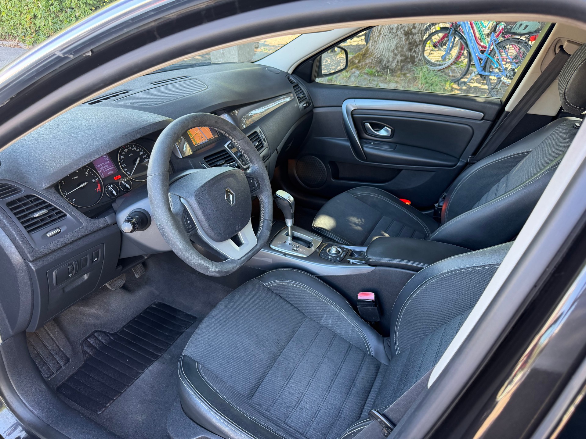 RENAULT Laguna Grandtour 2.0 16V T Dynamique Automatic-image-7