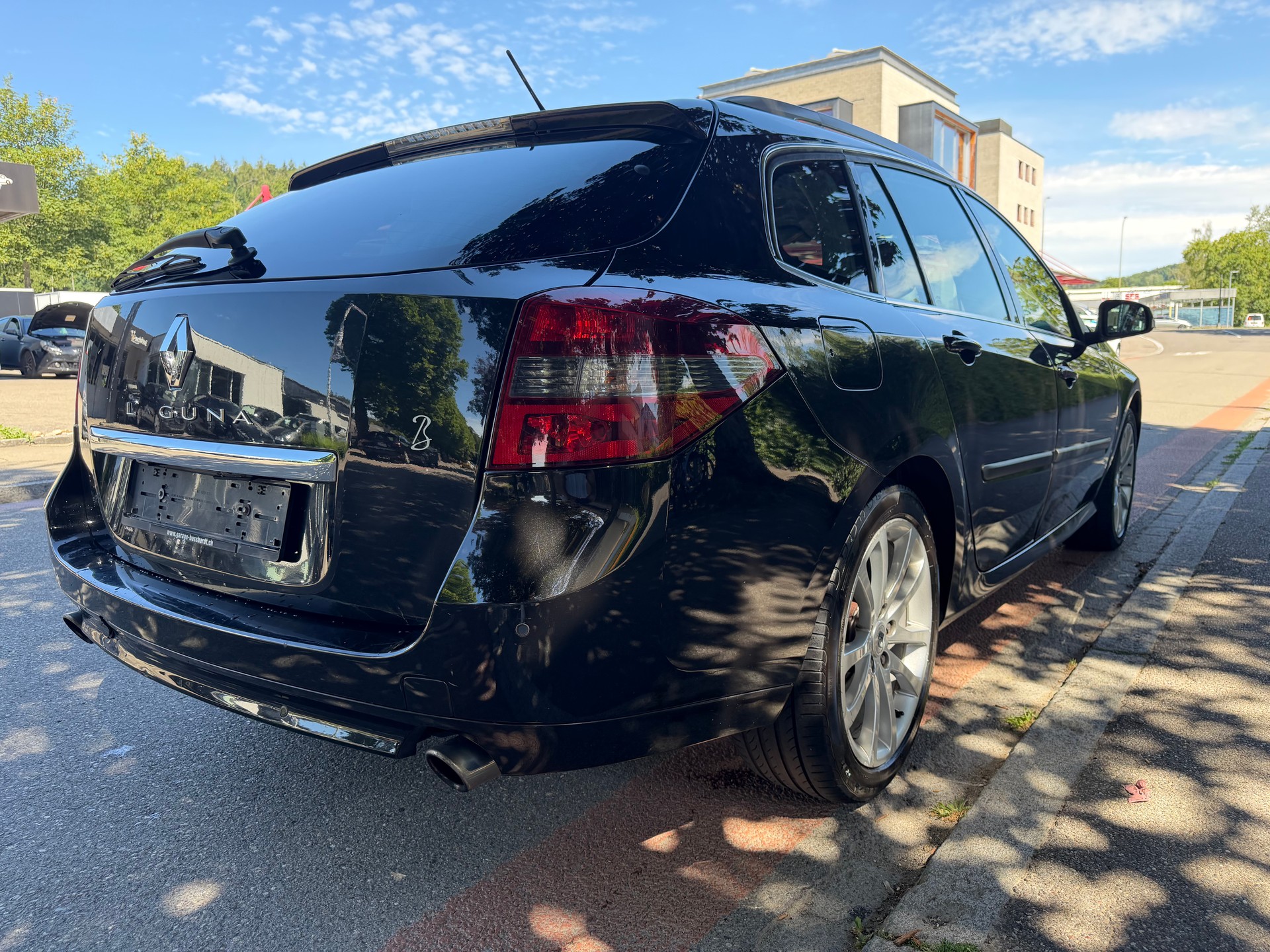 RENAULT Laguna Grandtour 2.0 16V T Dynamique Automatic-image-5