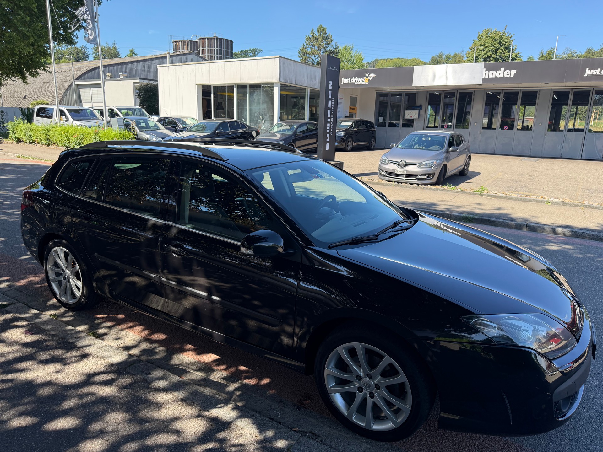 RENAULT Laguna Grandtour 2.0 16V T Dynamique Automatic-image-1
