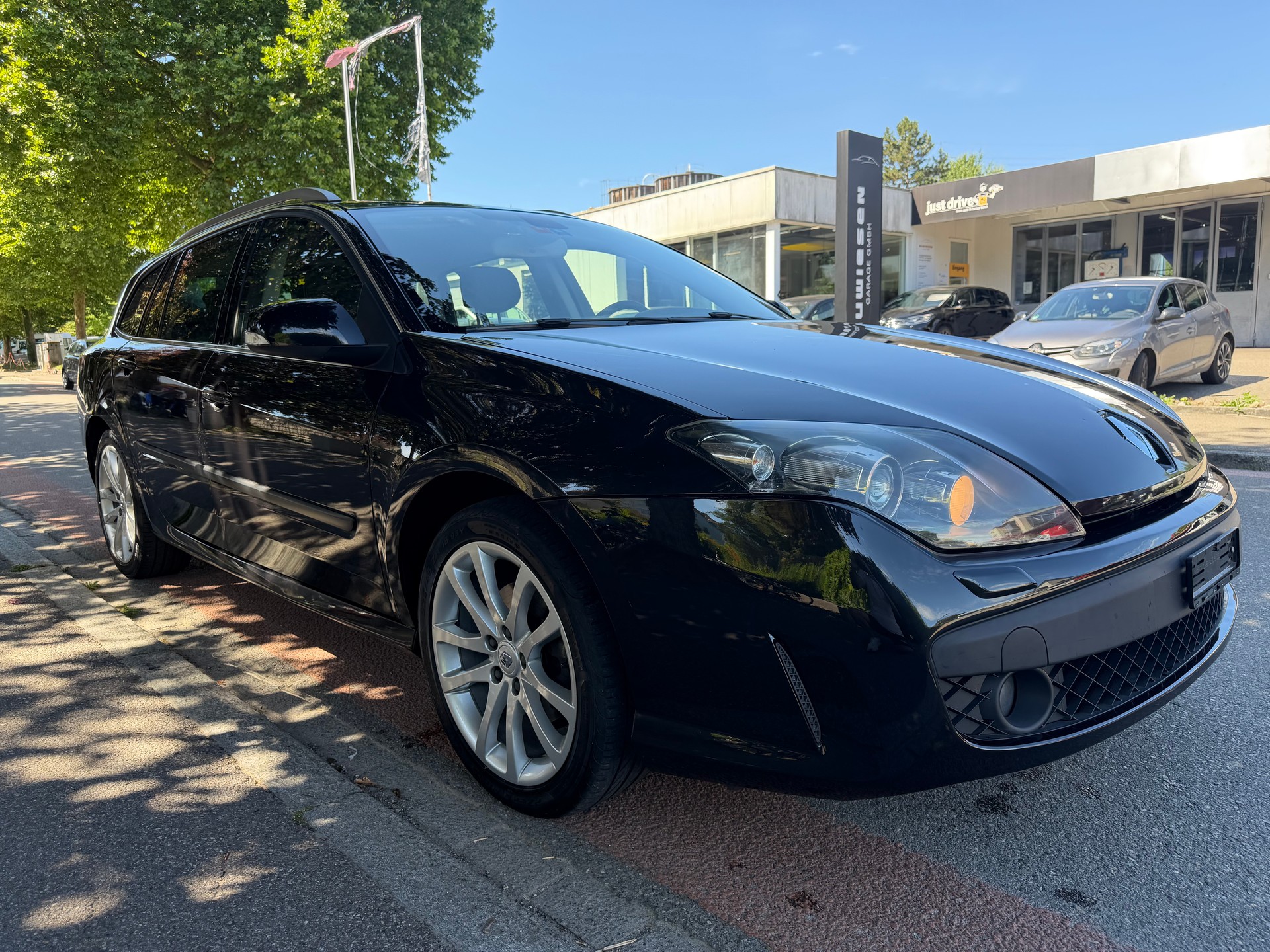 RENAULT Laguna Grandtour 2.0 16V T Dynamique Automatic-image-3