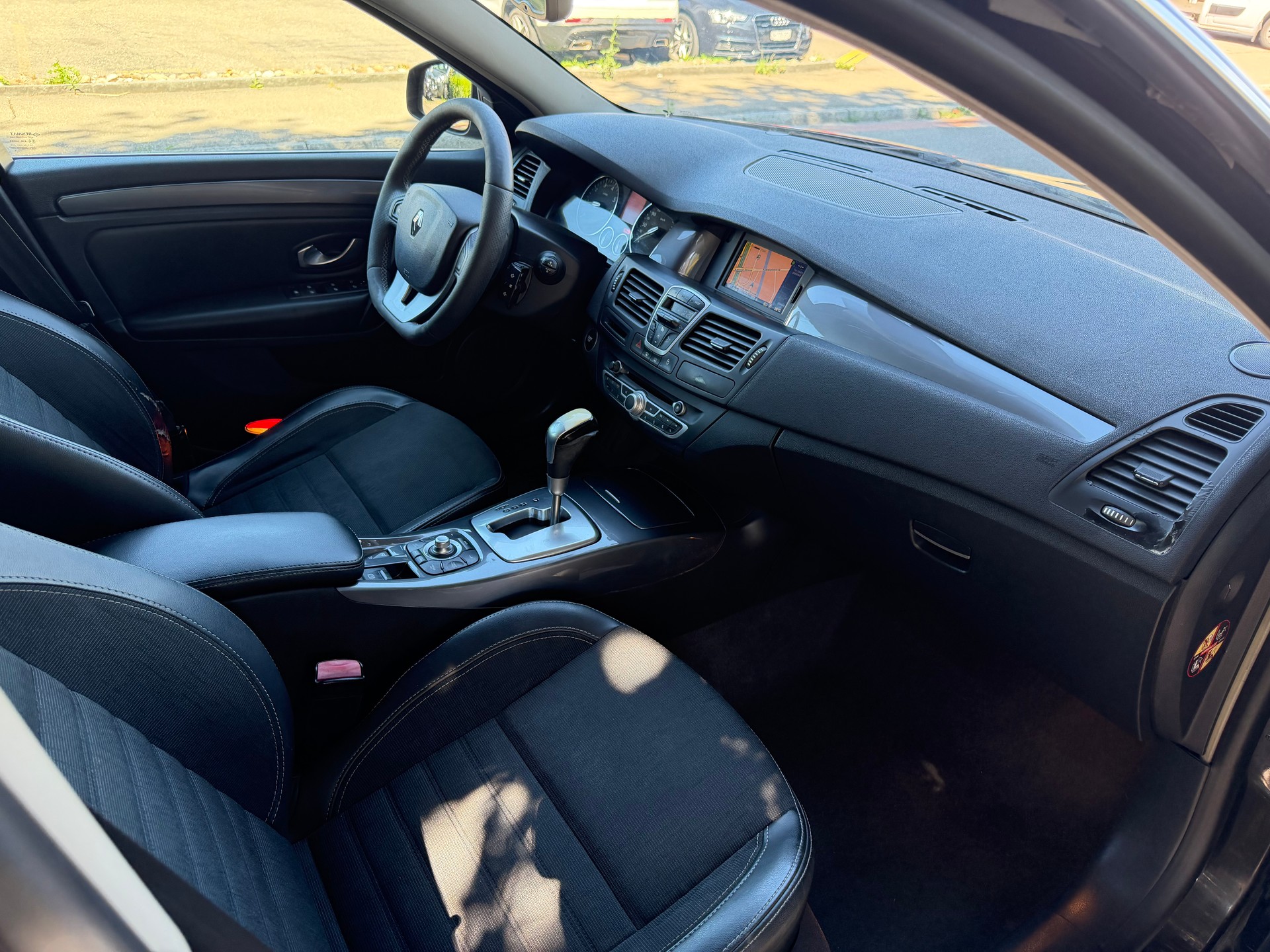 RENAULT Laguna Grandtour 2.0 16V T Dynamique Automatic-image-10