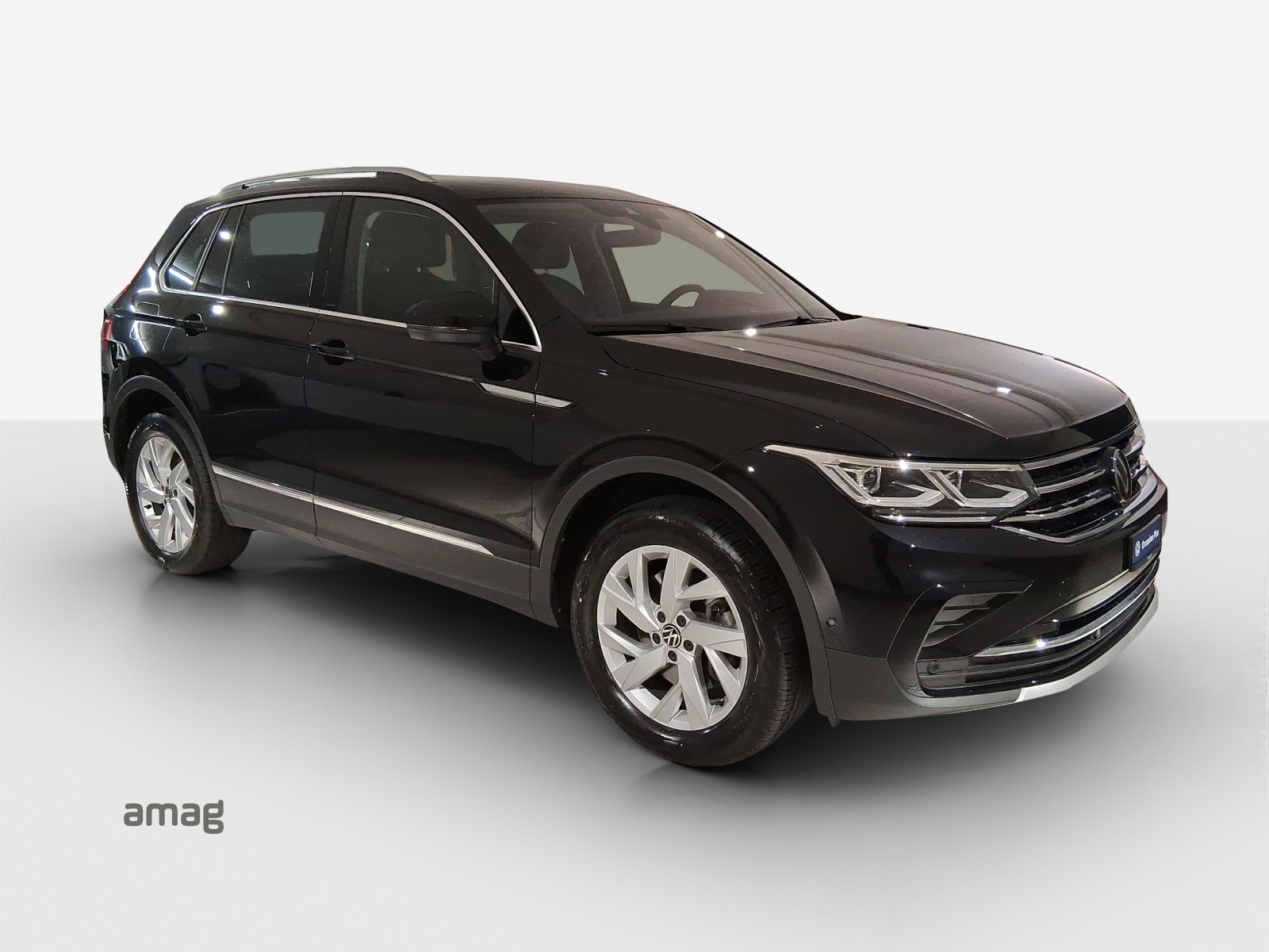 VW Tiguan 2.0 TDI SCR Elegance 4Motion DSG-image-5