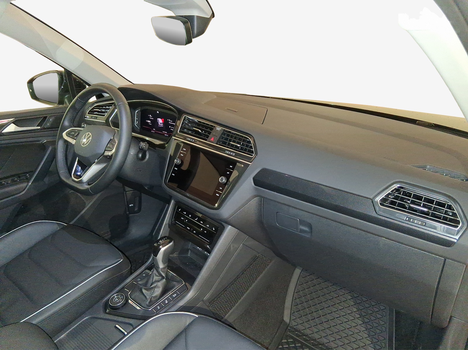 VW Tiguan 2.0 TDI SCR Elegance 4Motion DSG-image-13