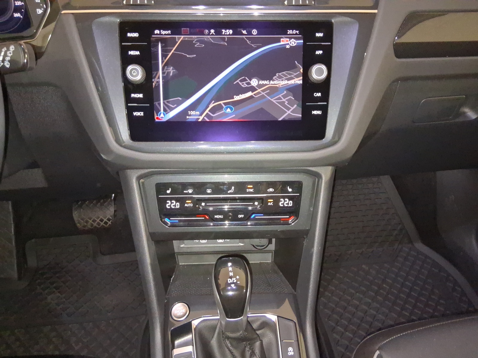 VW Tiguan 2.0 TDI SCR Elegance 4Motion DSG-image-10